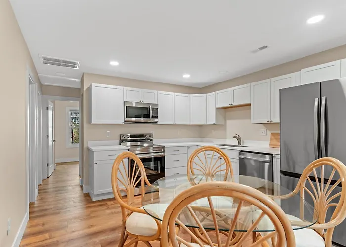 Charming Bayside W Deck 74th Street Ocean Holiday home