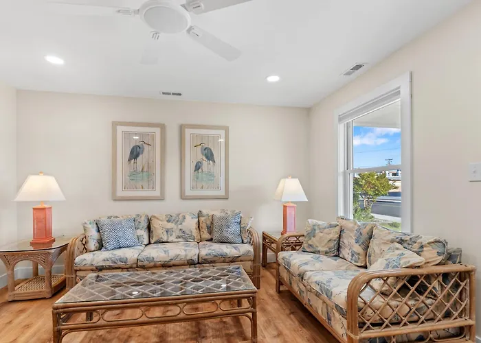Charming Bayside W Deck 74th Street Ocean Holiday home