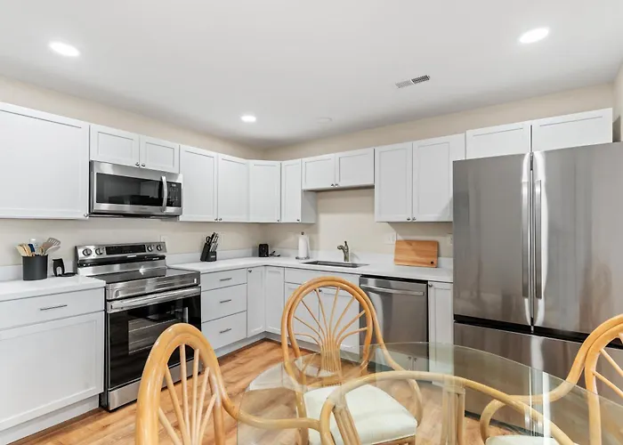 Charming Bayside W Deck 74th Street Ocean Holiday home