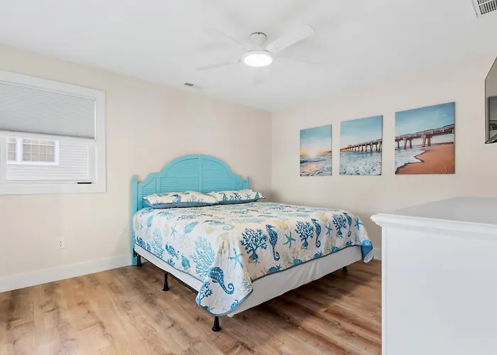 Charming Bayside W Deck 74th Street Ocean Holiday home