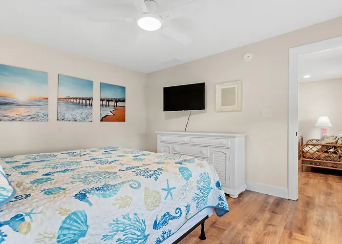 Charming Bayside W Deck 74th Street Ocean Holiday home *